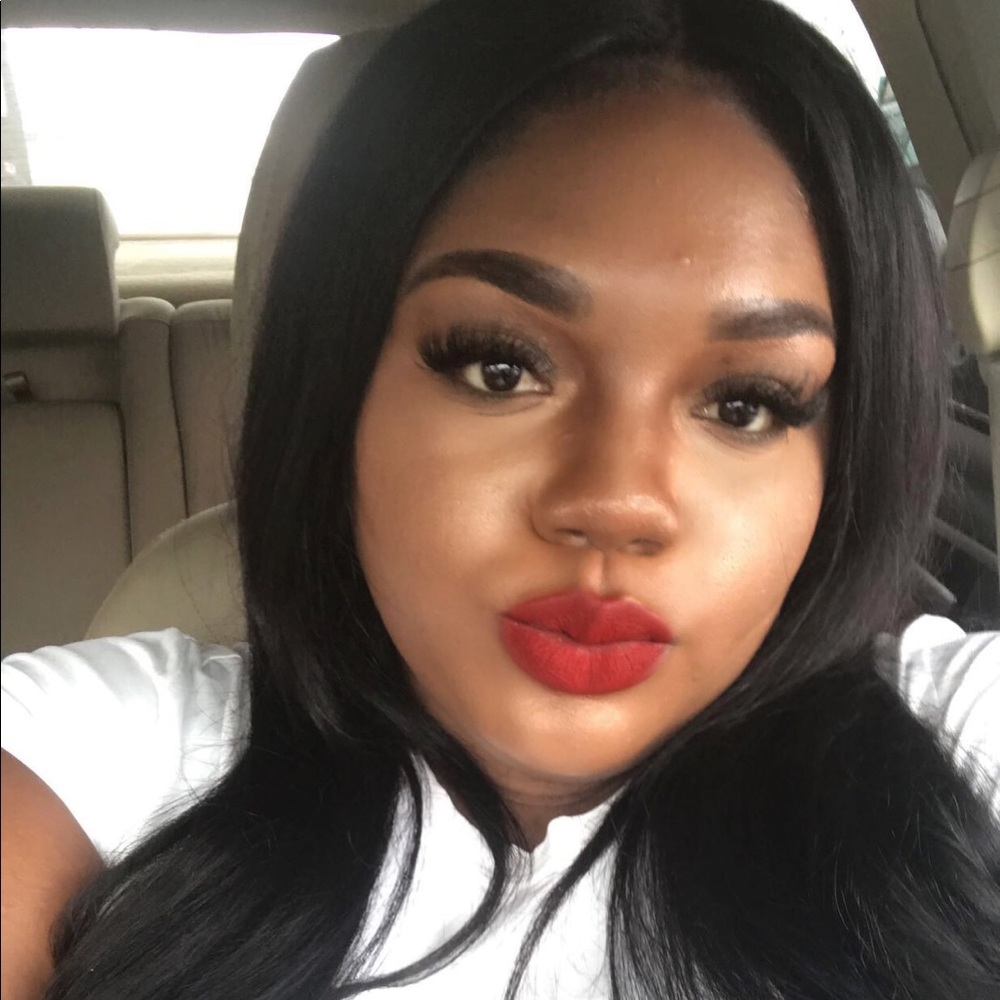 Meet your Posher, Denise